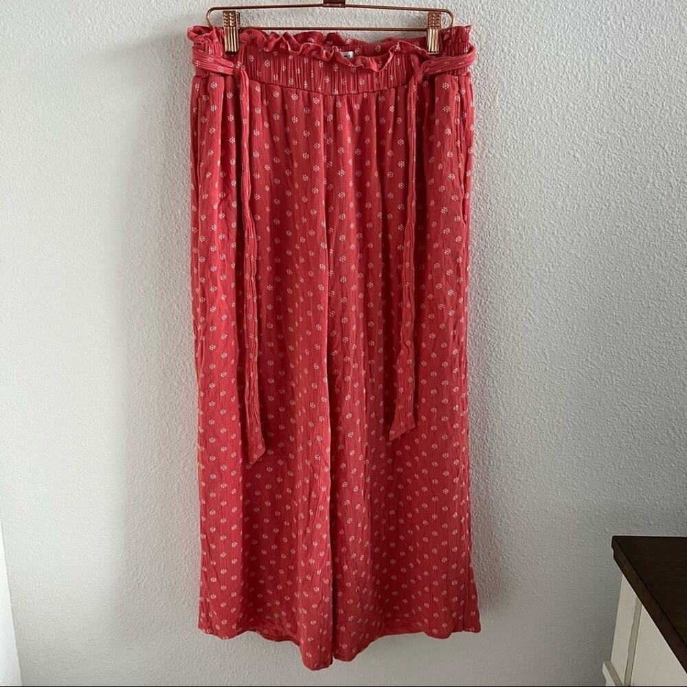 Hollister Ultra High Rise Pink Floral Print Wide Leg Crop Pants Small